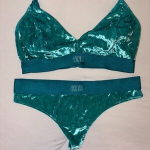 Victoria's Secret Pink Velour Lingerie Set Large DD🔥